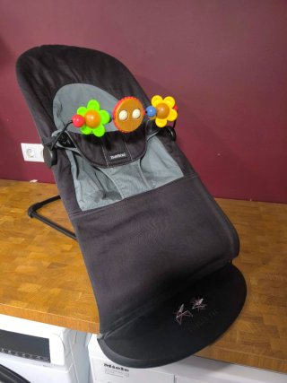 Hamaca BabyBjörn con juguete ojitos traviesos