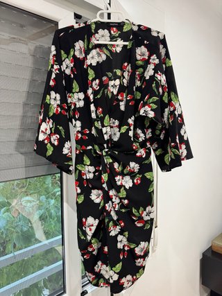Vestido negro con estampado de flores - Talla 36