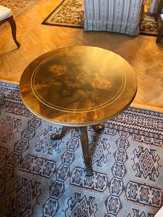 Mesa Auxiliar Clásica de Madera