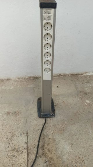 Regleta de enchufes vertical