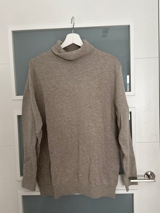 Jersey de cuello alto beige y marro