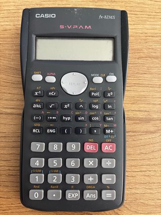 Calculadora Científica Casio fx-82MS