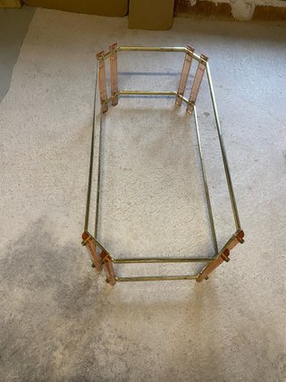 Mesa de centro metálica y cristal