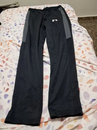 Pantalón de chándal Under Armour 14-16 años.