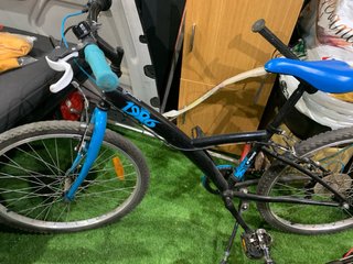 Bicicleta Btwin Negra y Azul 24”Roto freno delant