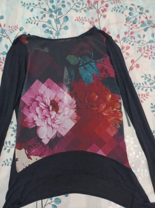Blusa con estampado floral