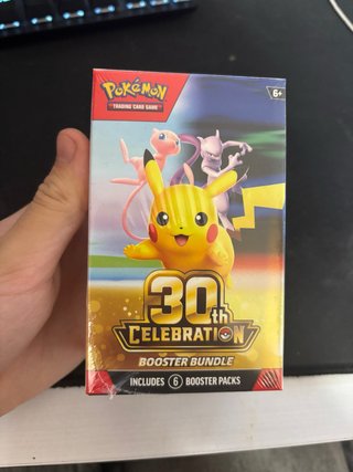 Booster Bundle Pokémon 30th Celebration dañado