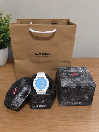 Reloj Casio G-Shock Blanco y Azul