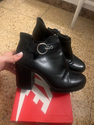 Botines Negros con Tacón