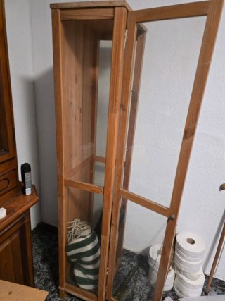 Vitrina de madera con 5 estantes de cristal