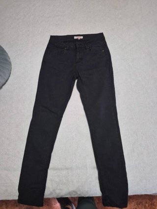 Pantalón vaquero negro