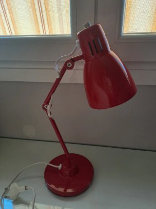 Flexo de escritorio rojo