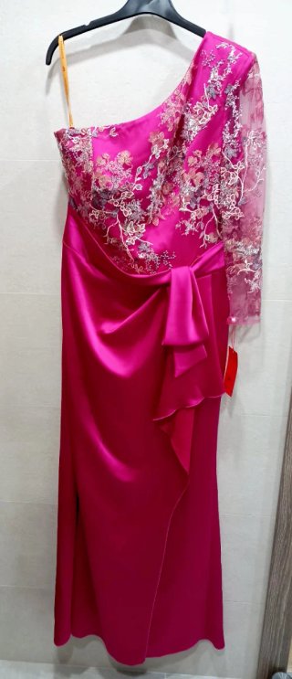 Vestido de fiesta firma Esthefan fucsia T46.