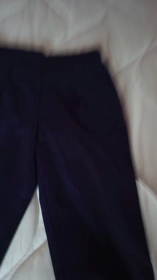 Pantalón de vestir de rayas azul marino con rojo