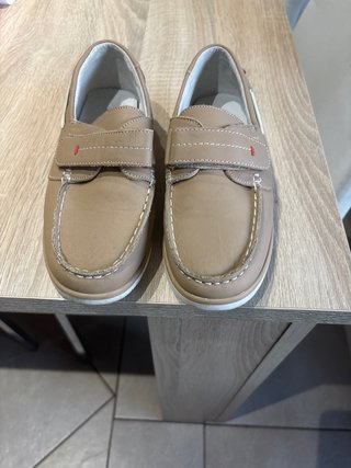Zapatos de niño beige