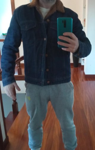 chaqueta vaquera ZARA con forro y cuello de borreg