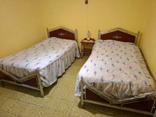 Dormitorio con 2 camas individuales