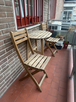 Conjunto de Terraza: Mesa y 2 Sillas de Madera