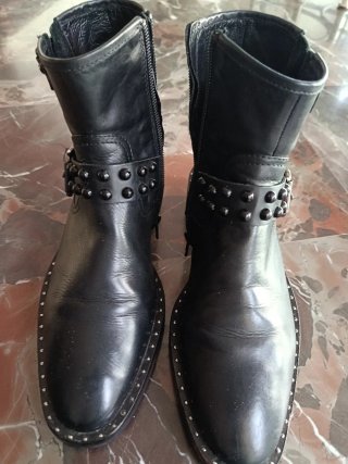 Botines de Piel Adele Dezotti Negros