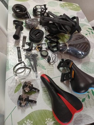Lote de accesorios y repuestos para bicicleta