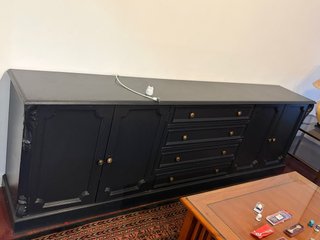Aparador de salón negro