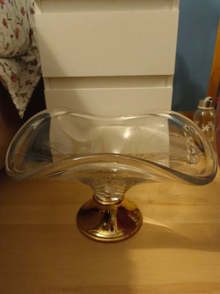 Centro de mesa de cristal y metal