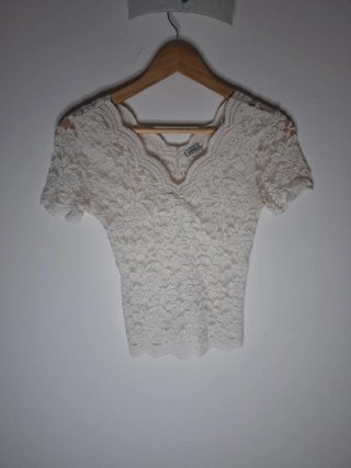 Camiseta de encaje beige