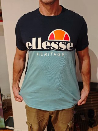 Camiseta Ellesse Heritage talla L. En buen estado