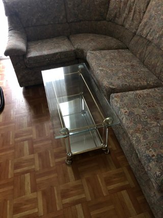 Mesa de centro de cristal con estructura metálica