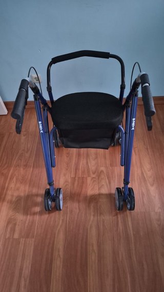 Andador rollator FORTA Ara Drakon 2 con asiento