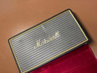 Altavoz Bluetooth Marshall Stockwell con funda
