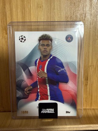 Carta Topps Total Football - Désiré Doué 18/99