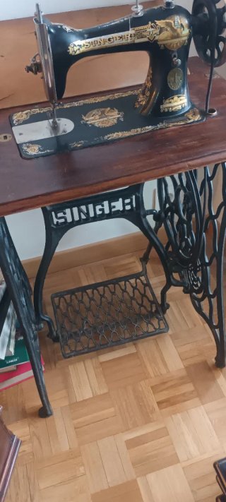 Máquina de coser Singer antigua
