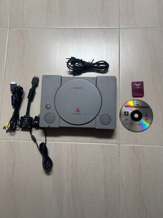 Consola PlayStation 1 (PS1) con accesorios