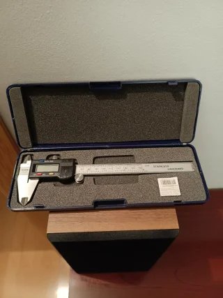 Gedore 711: calibre digital con estuche