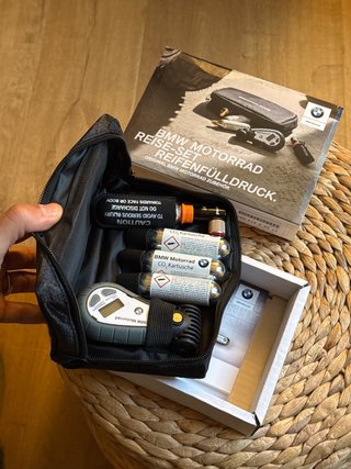 Kit BMW Motorrad Presión Neumáticos NUEVO SIN USAR