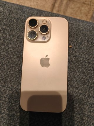 iPhone 16 Pro Dorado