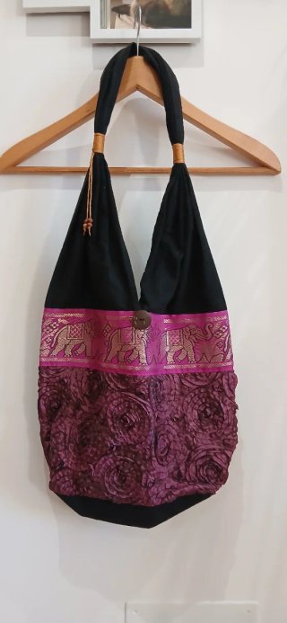 Bolso de tela con detalles étnicos