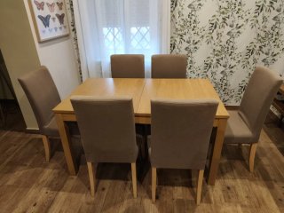 Conjunto Comedor: Mesa Extensible y 6 Sillas