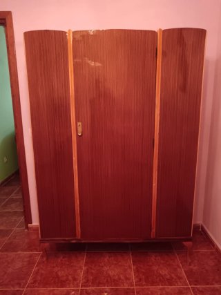 Armario de Madera Clásico
