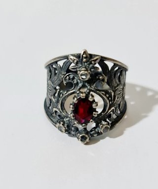Anillo Isabelino con rubí y diamantes