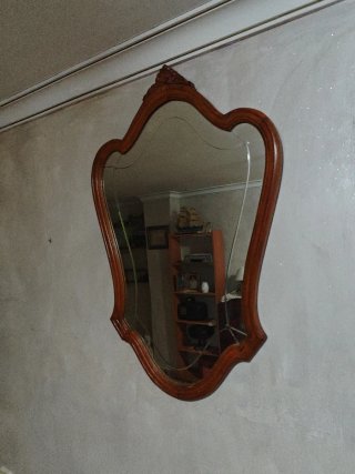 Espejo Antiguo con Marco de Madera