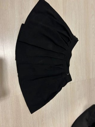 Falda negra corta