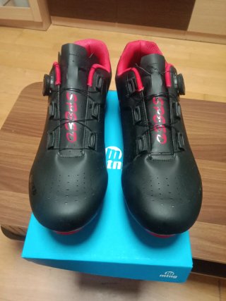 Zapatillas de Ciclismo Negras y Rojas n 45.