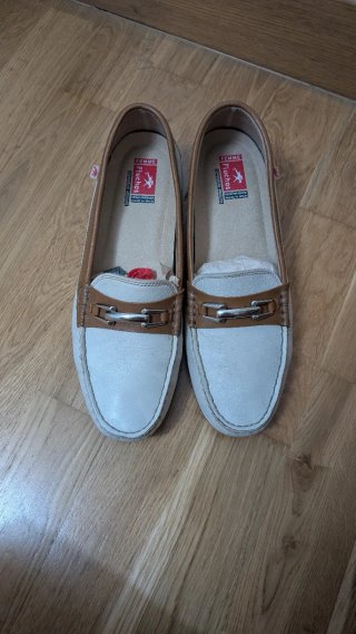 Mocasines Fluchos Beige y Marrón