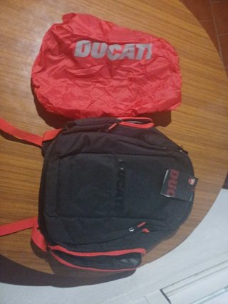 Mochila Ducati Negra y Roja