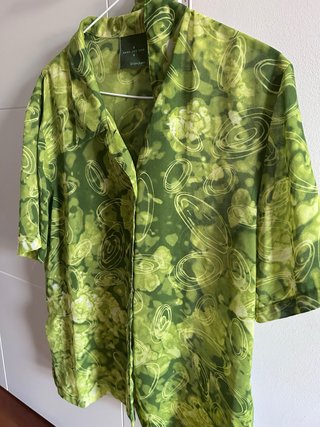 Camisa Verde Estampada Entre Dos