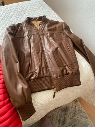 Cazadora de piel marrón Uterqüe