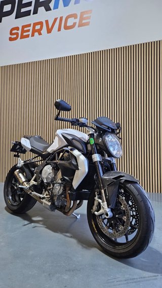 MV Agusta Brutale 675