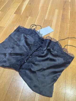 Top negro de encaje Zara